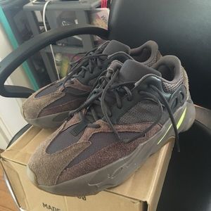 Yeezy Boost 700 Mauve